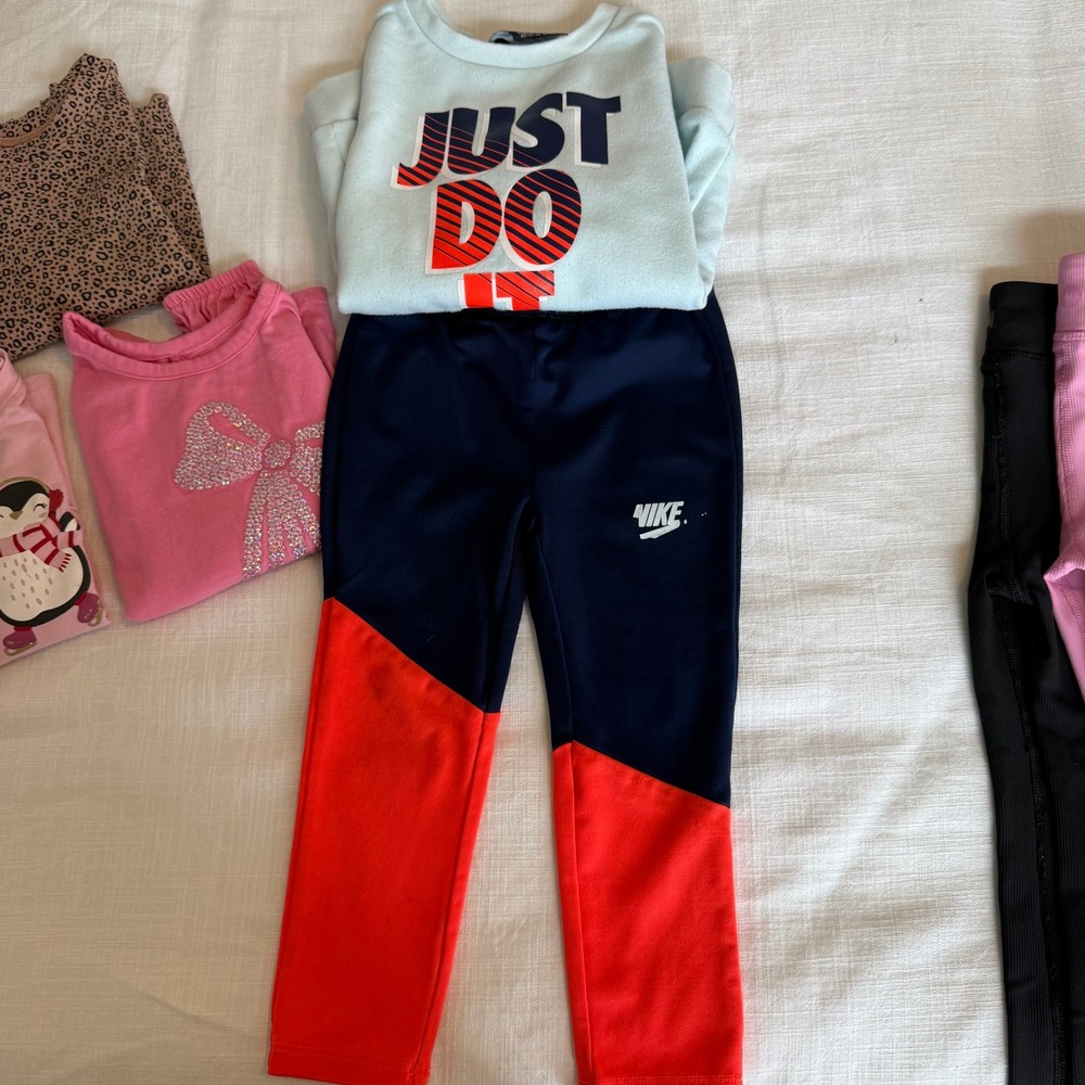 Nike Toddler Girls Clothing Lot Nike Sweatshirt Flare Leggings Penguin 4T 5T - Picture 4 of 5